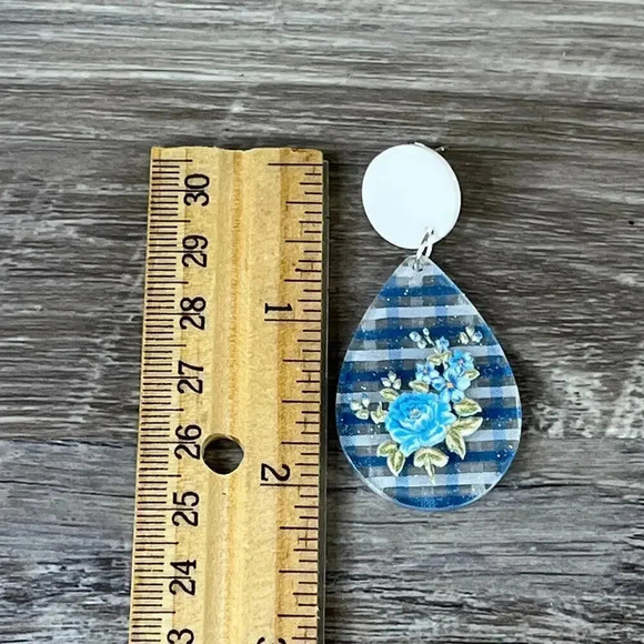 Acrylic Flatback Blue White Floral Spring Dangle Earrings - Picture 2 of 8